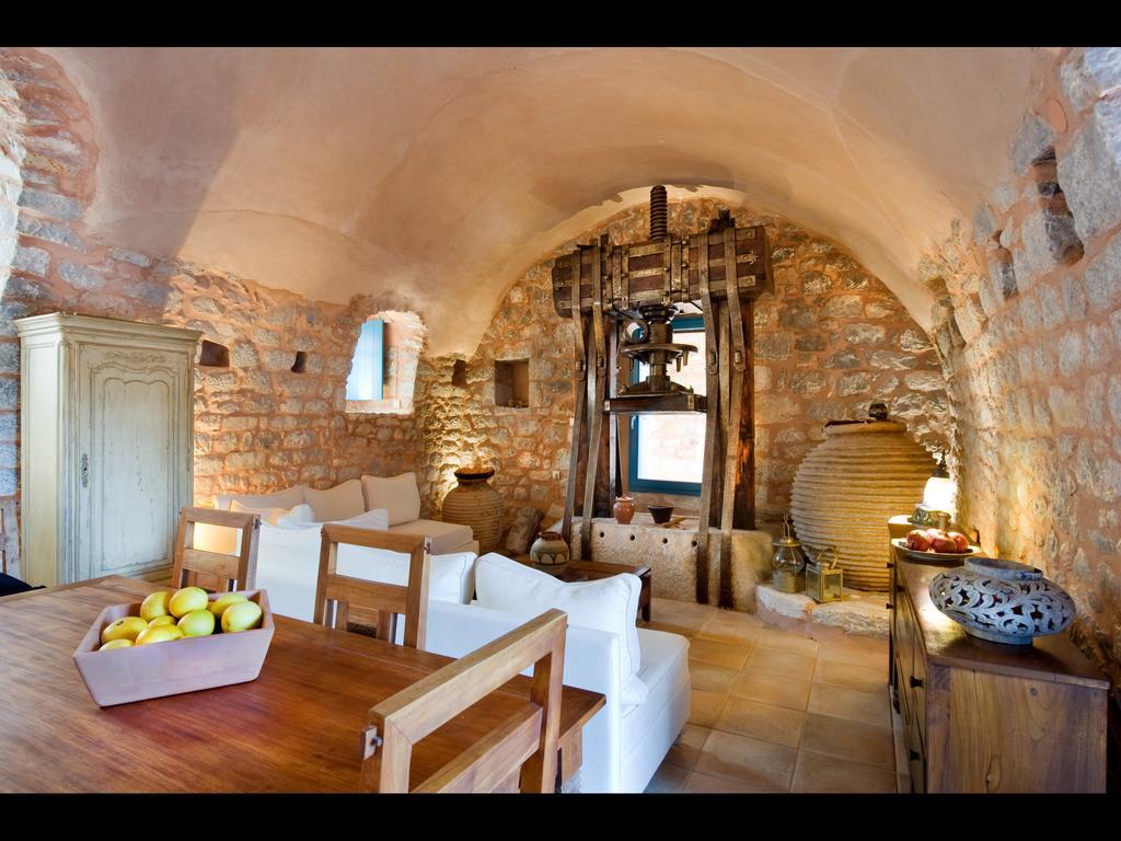 Aparthotel Arapakis Historic Castle Pírgos Dhiroú Habitación foto