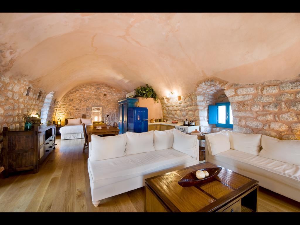 Aparthotel Arapakis Historic Castle Pírgos Dhiroú Habitación foto