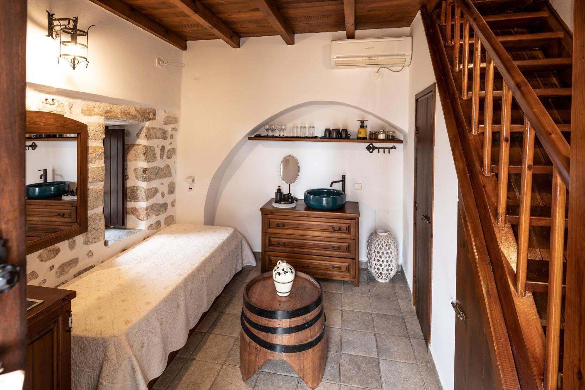 Aparthotel Arapakis Historic Castle Pírgos Dhiroú Exterior foto