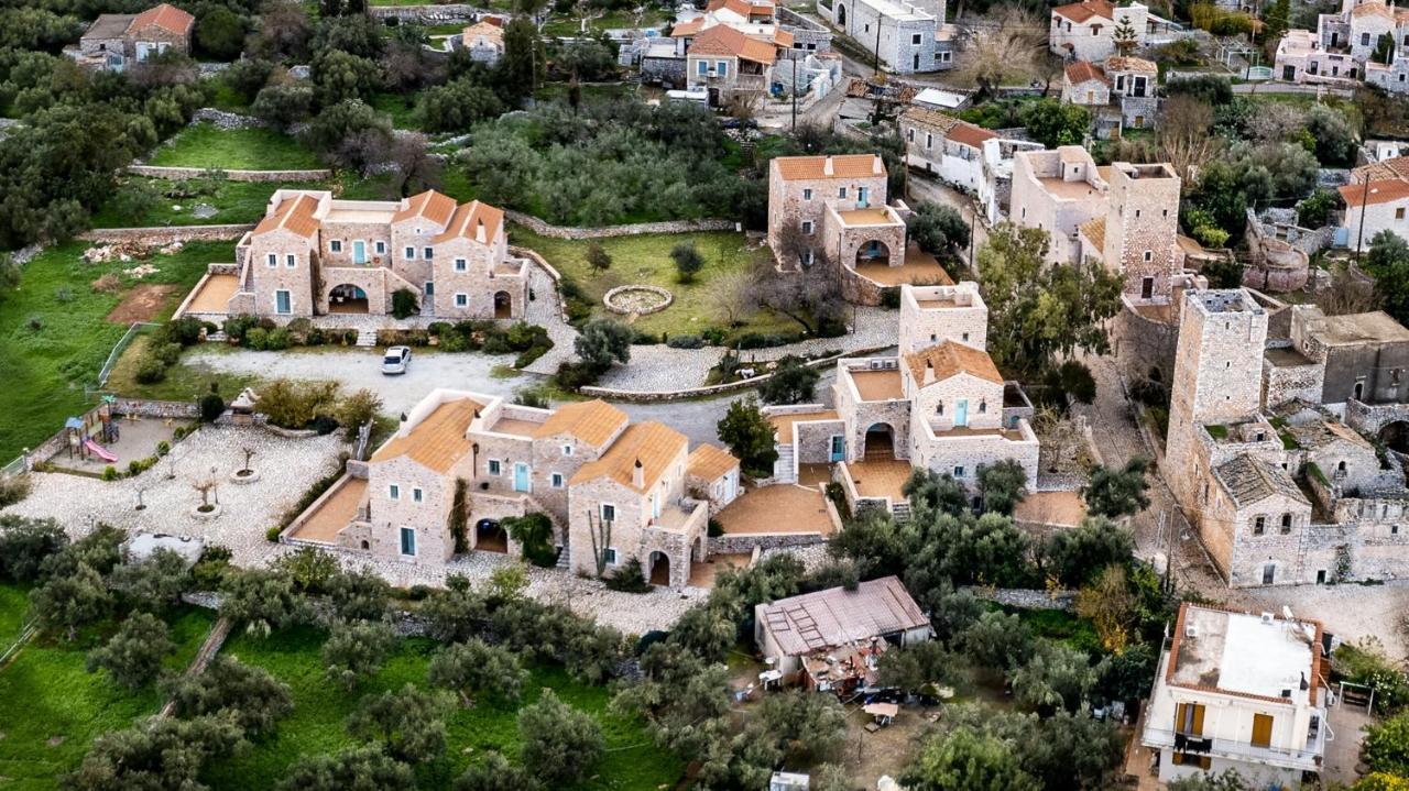 Aparthotel Arapakis Historic Castle Pírgos Dhiroú Exterior foto