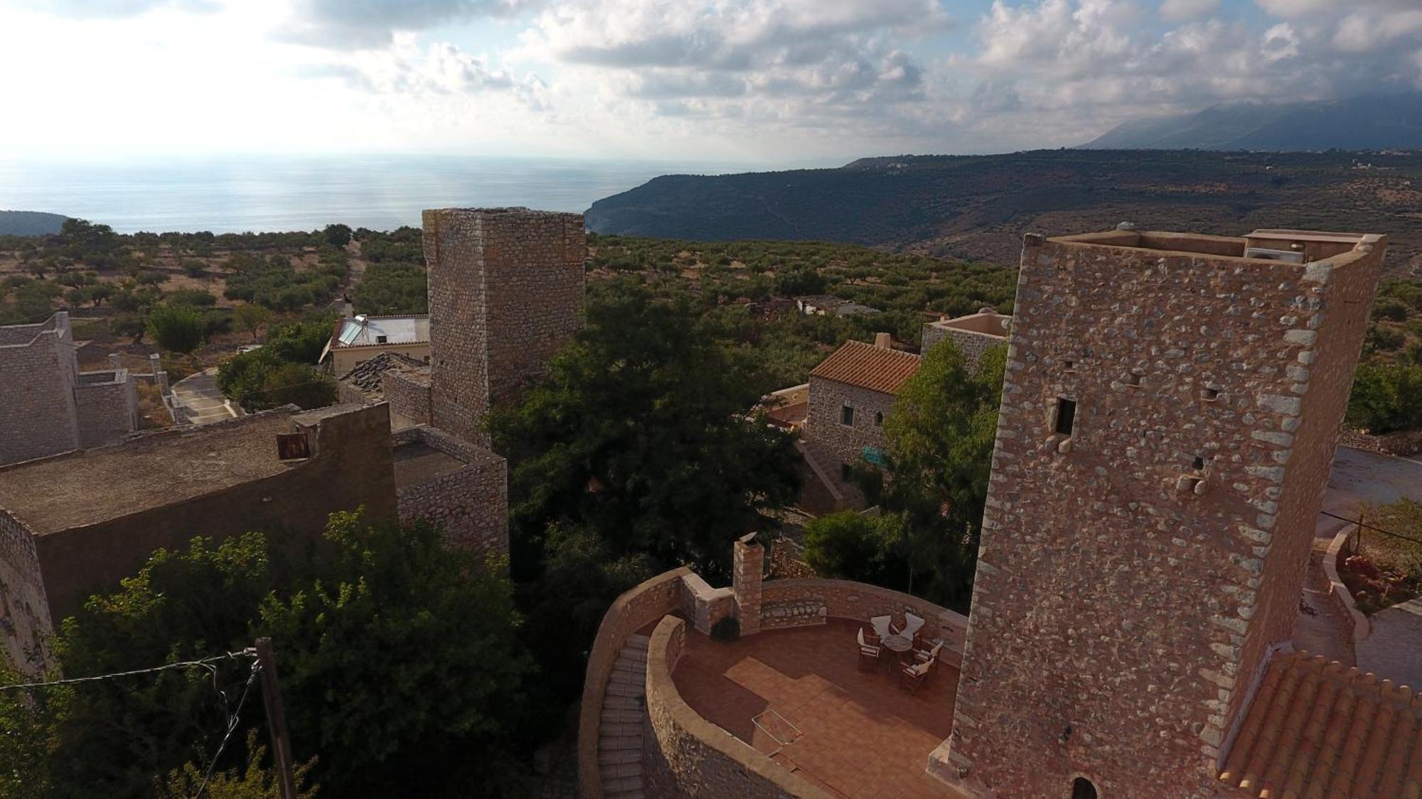 Aparthotel Arapakis Historic Castle Pírgos Dhiroú Exterior foto