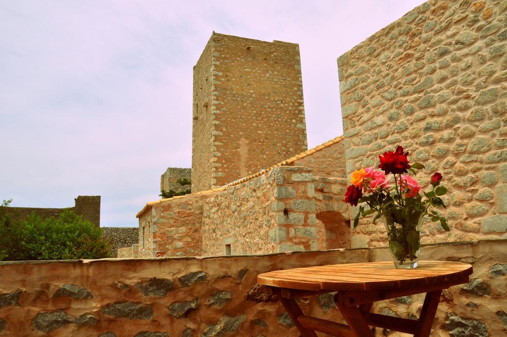 Aparthotel Arapakis Historic Castle Pírgos Dhiroú Exterior foto