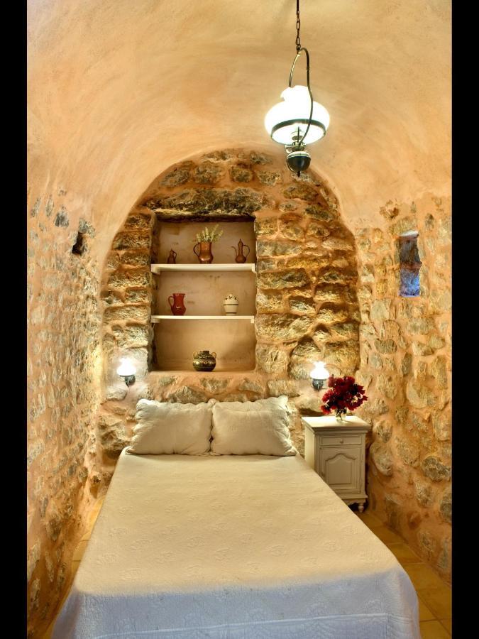 Aparthotel Arapakis Historic Castle Pírgos Dhiroú Habitación foto