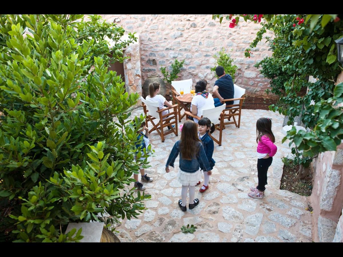 Aparthotel Arapakis Historic Castle Pírgos Dhiroú Habitación foto